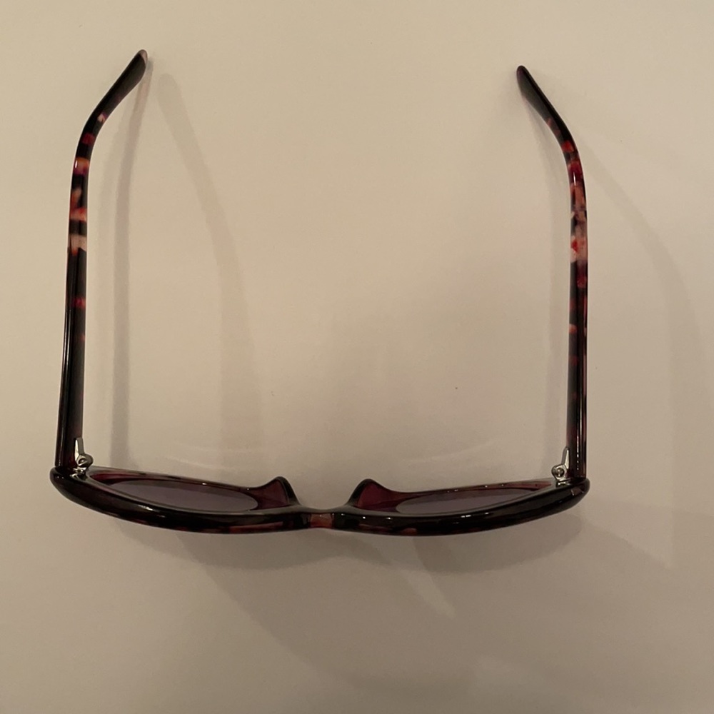 Vera Wang Sunglasses - Picture 5 of 8